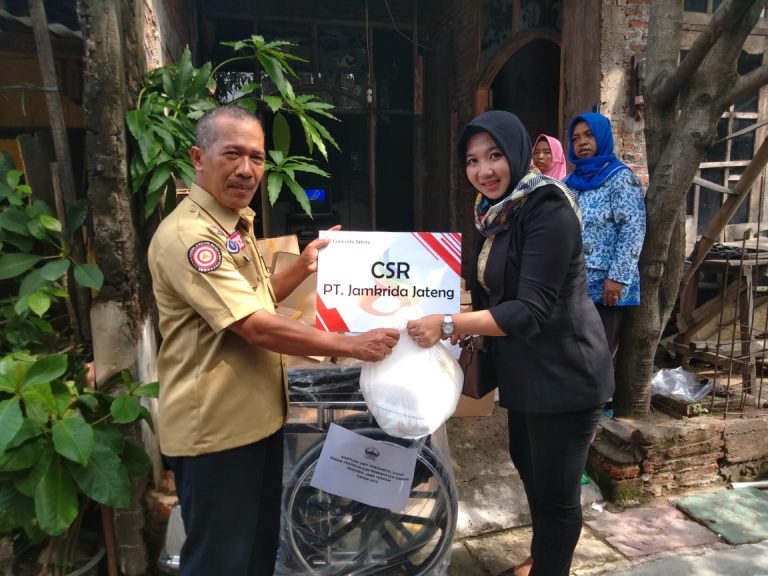 CSR jamkrida jateng terhadap korban bencana banjir kelurahan kaligawe