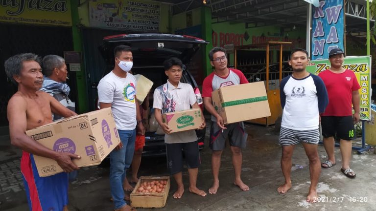 bantuan csr kepada terdampak banjir di kelurahan trimulyo genuk semarang