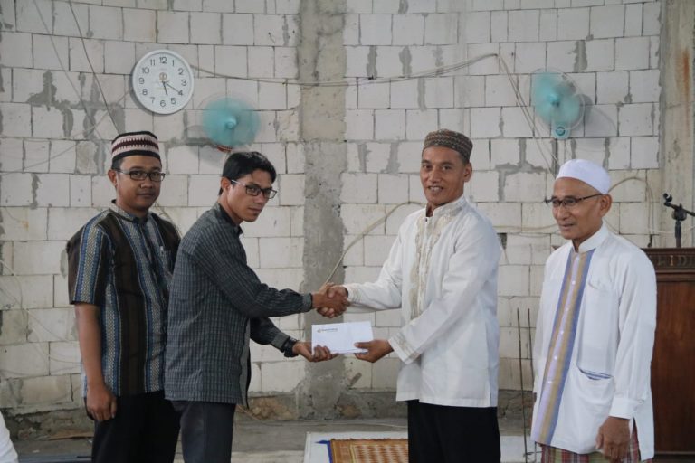 csr-santunan di masjid mujahidin