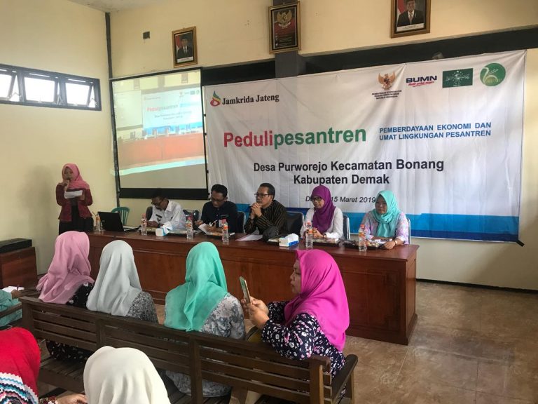 pelatihan dan pemberdayaan ekonomi dan umat lingkungan pesantren di desa purworejo demak