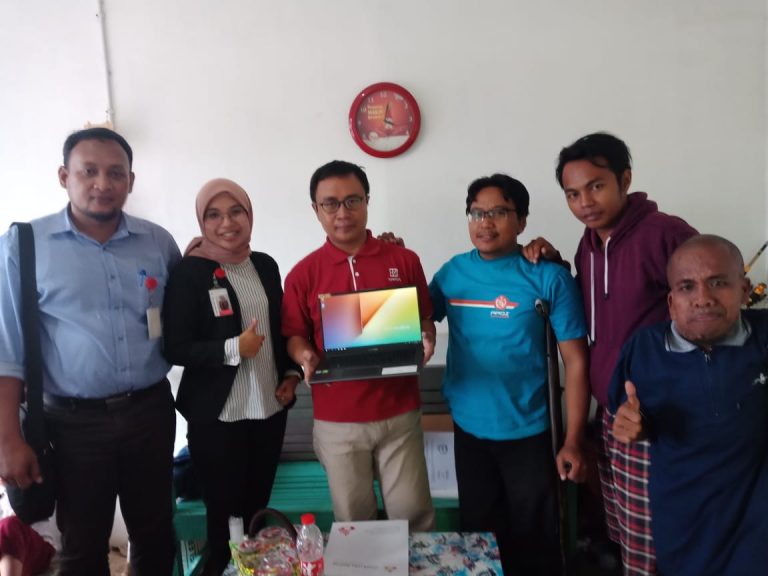 penyerahan bantuan 1 unit laptop kepada ppdi (persatuan penyandang disabilitas indonesia) wilayah karesidenan banyumas