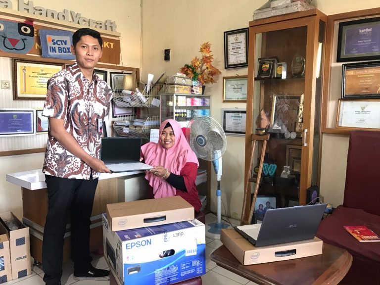 penyerahan bantuan 2 unit laptop dan 1 unit printer kpd ppdi komunitas mutiara wilayah kebumen