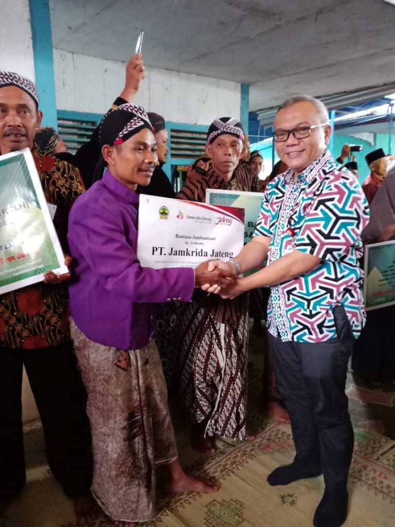 penyerahan bantuan jambanisasi di desa krinjing kecamatan watumalang wonosobo dan rapat koordinasi penganggulangan kemiskinan di kab wonosobo